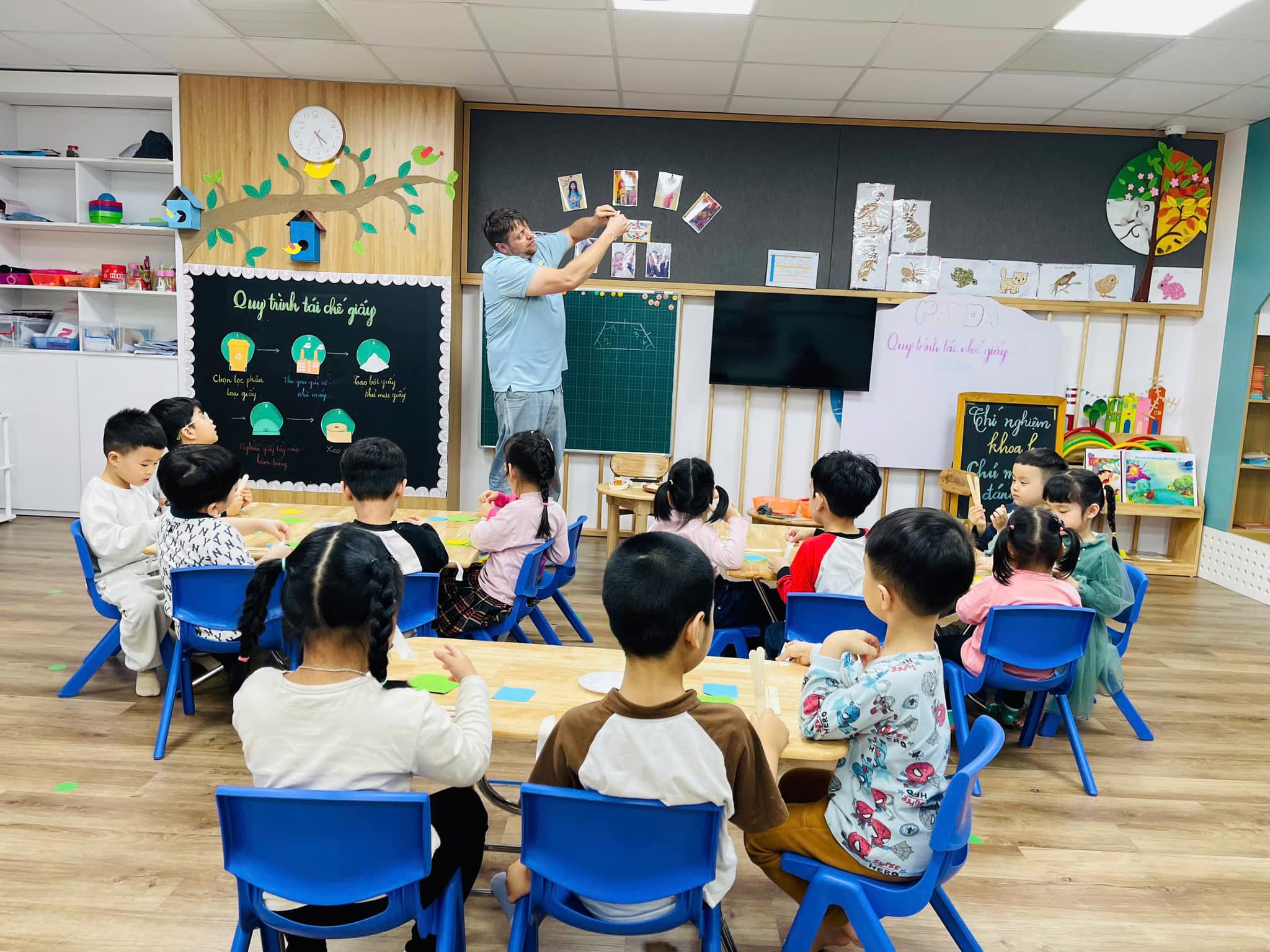 Bé học trường mầm non song ngữ giúp nâng cao khả năng học tiếng Anh